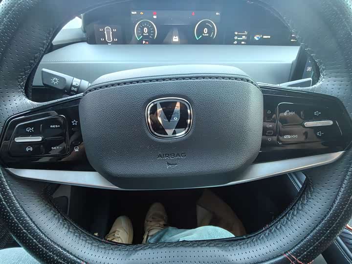 Фото 10 - Changan UNI-K Hybrid