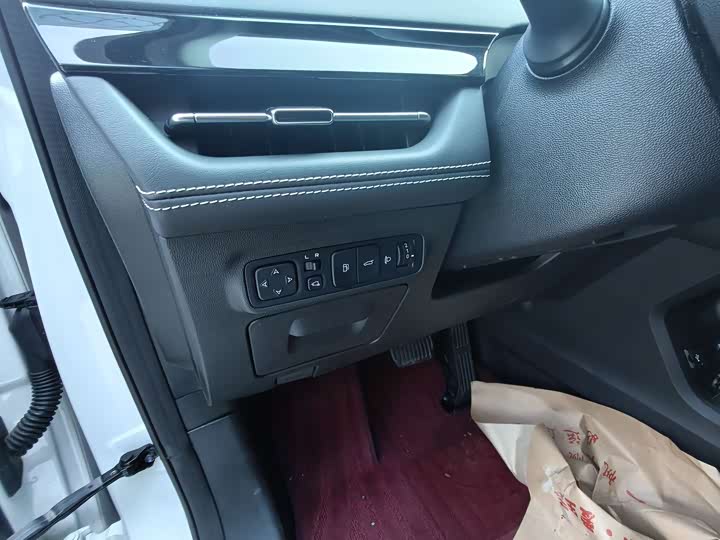 Фото 11 - Changan UNI-K Hybrid