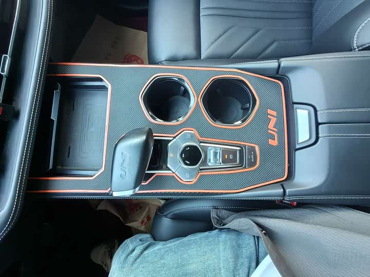 Фото 8 - Changan UNI-K Hybrid