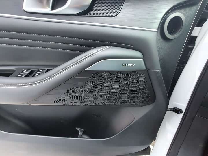 Фото 9 - Changan UNI-K Hybrid