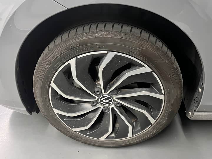 Фото 17 - Volkswagen Golf