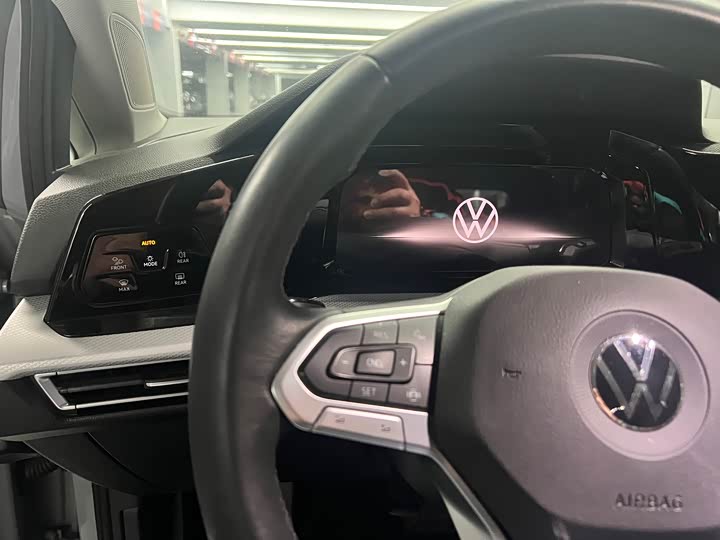 Фото 5 - Volkswagen Golf