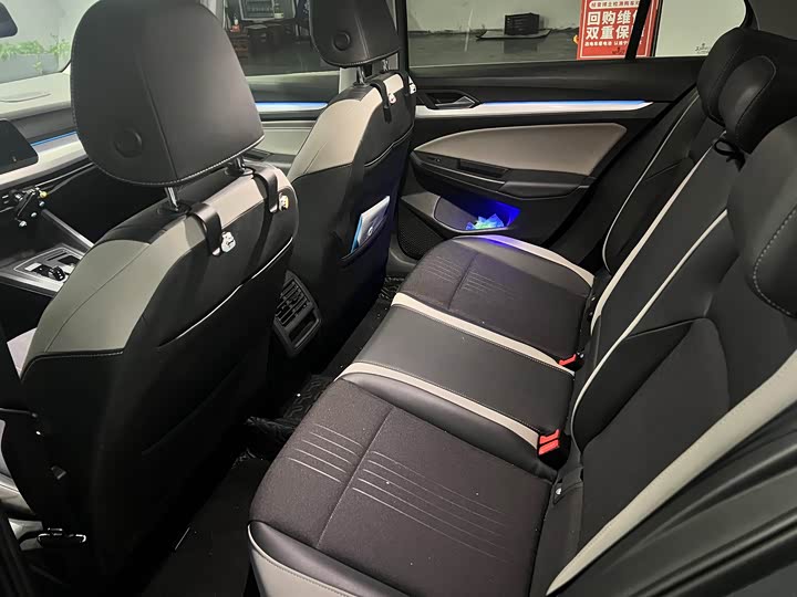 Фото 6 - Volkswagen Golf