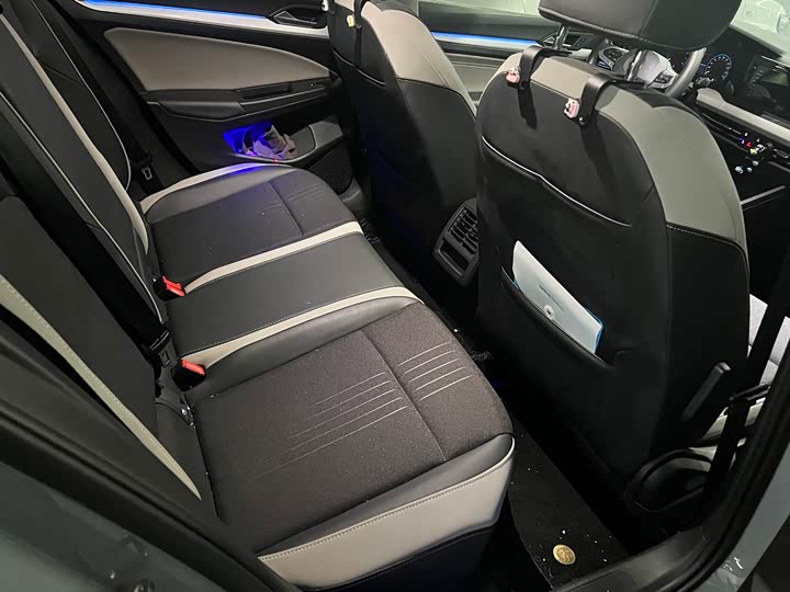 Фото 8 - Volkswagen Golf