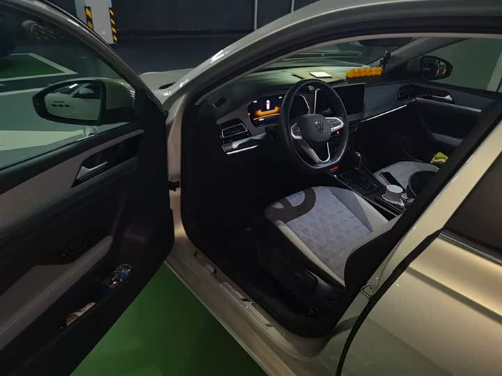 Фото 14 - Volkswagen Lavida