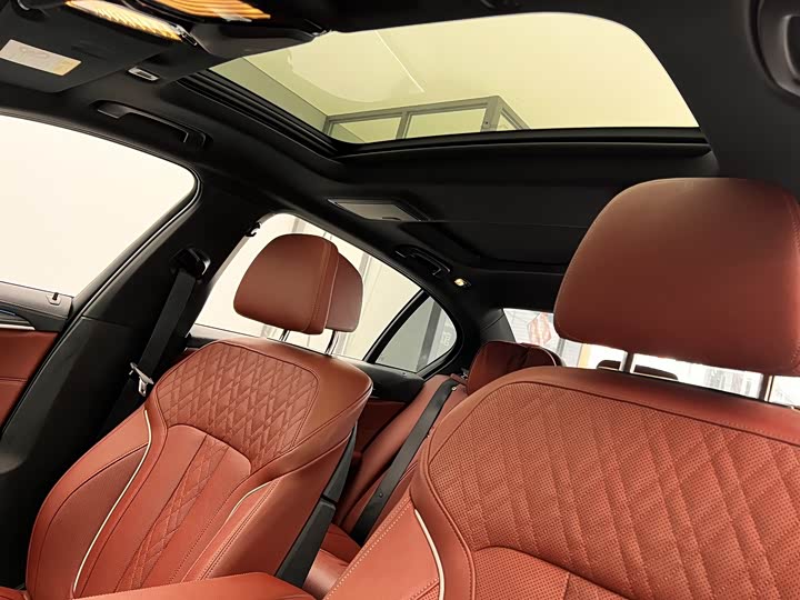 Фото 25 - BMW 5 Series Hybrid