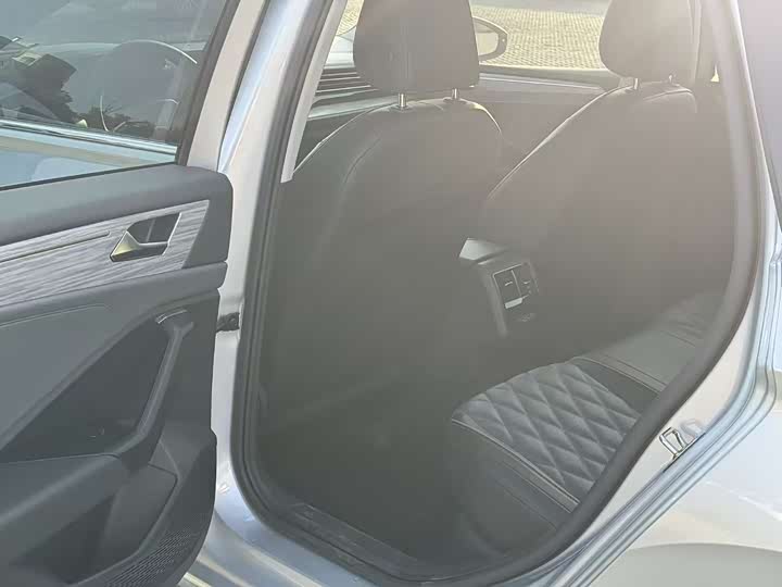 Фото 11 - Volkswagen Sagitar L