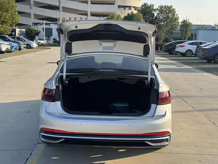 Фото 13 - Volkswagen Sagitar L