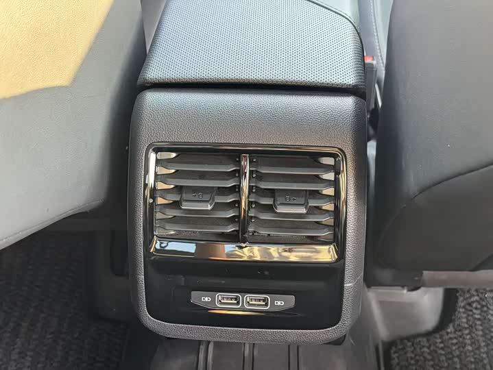 Фото 19 - Volkswagen Sagitar L