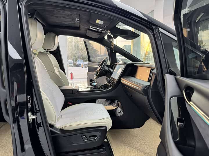 Фото 11 - GAC Trumpchi M8