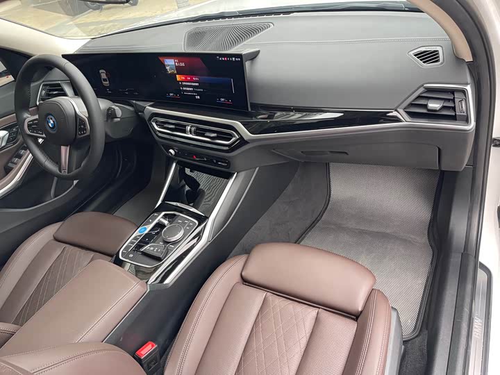 Фото 12 - BMW i3