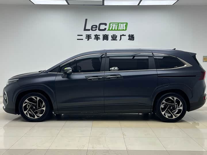 Фото 4 - Hyundai Custo