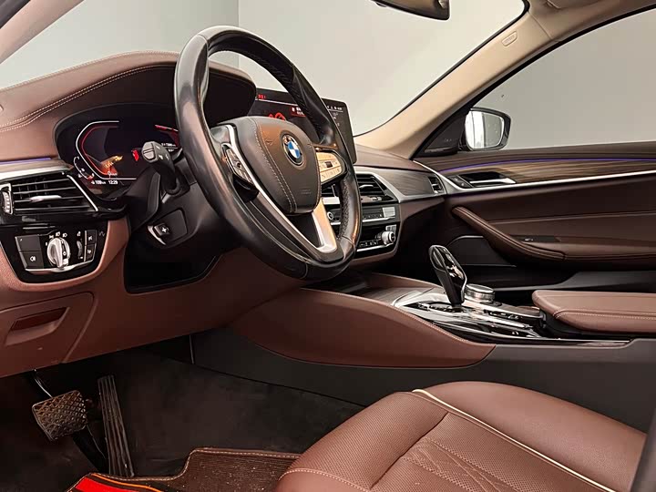 Фото 25 - BMW 5 Series