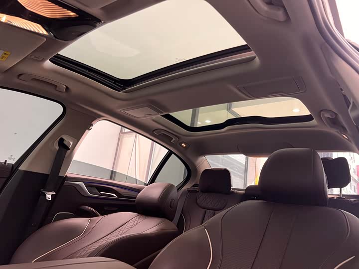 Фото 26 - BMW 5 Series