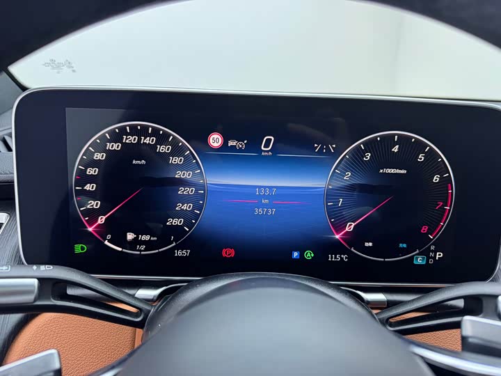 Фото 10 - Mercedes-Benz S-Class