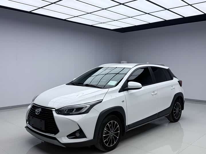 Фото 1 - Toyota Yaris L Hatchback