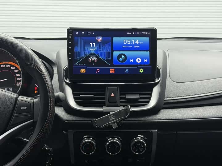 Фото 16 - Toyota Yaris L Hatchback