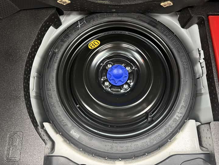 Фото 20 - Toyota Yaris L Hatchback