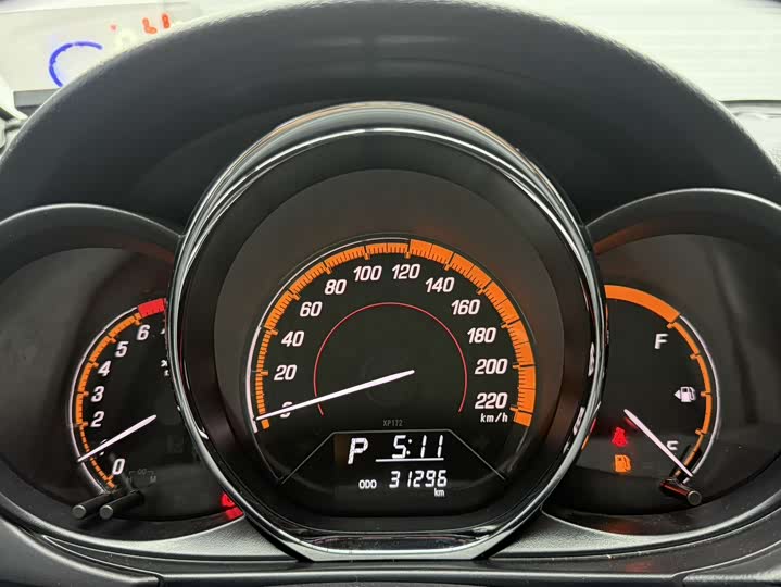 Фото 22 - Toyota Yaris L Hatchback