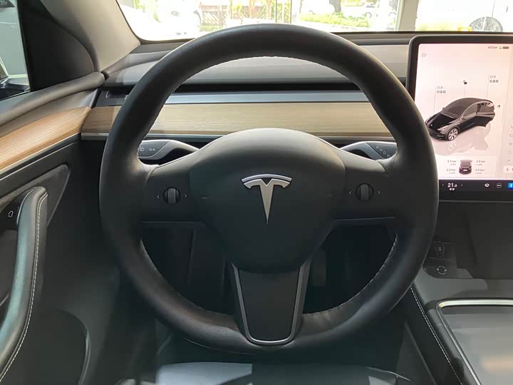 Фото 10 - Tesla Model Y
