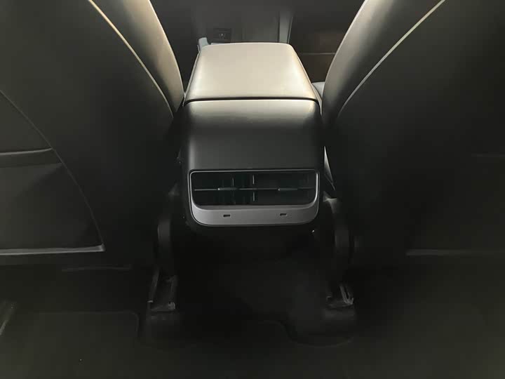 Фото 14 - Tesla Model Y