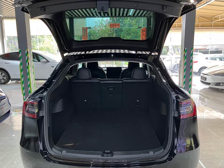 Фото 15 - Tesla Model Y