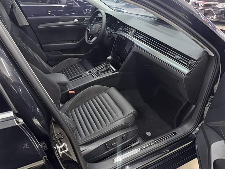 Фото 14 - Volkswagen Magotan