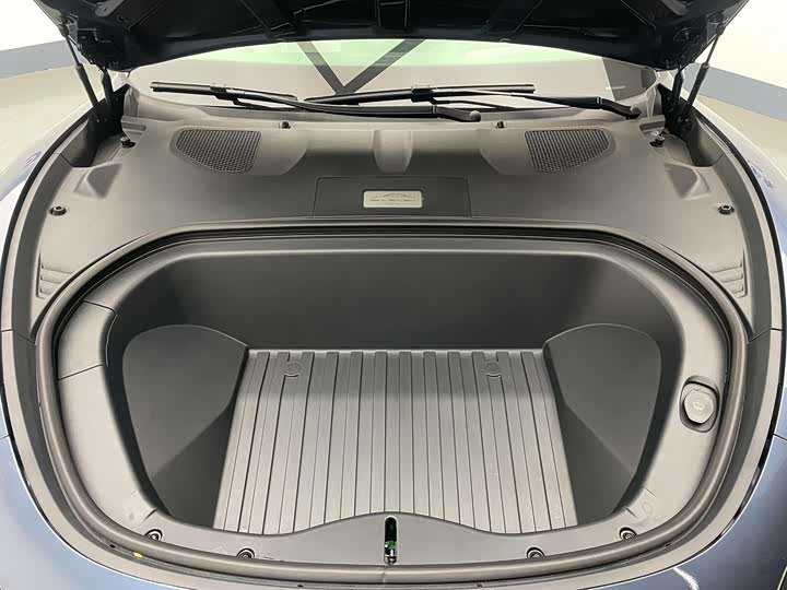 Фото 10 - Xiaomi SU7