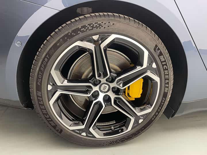 Фото 9 - Xiaomi SU7