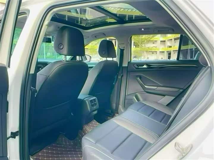 Фото 6 - Volkswagen T-Roc