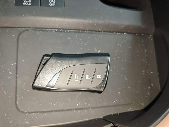 Фото 10 - Lexus ES