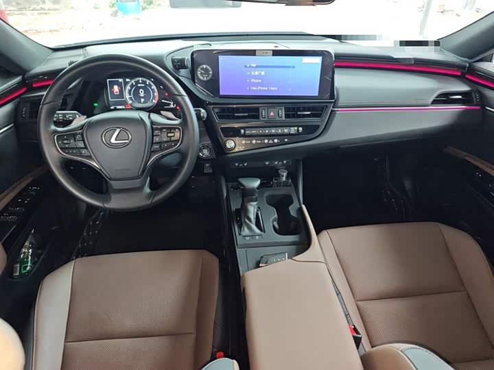 Фото 11 - Lexus ES