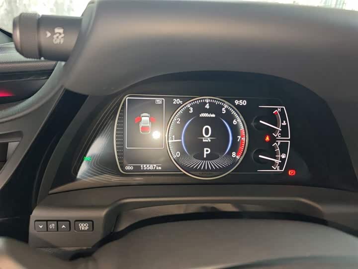 Фото 13 - Lexus ES