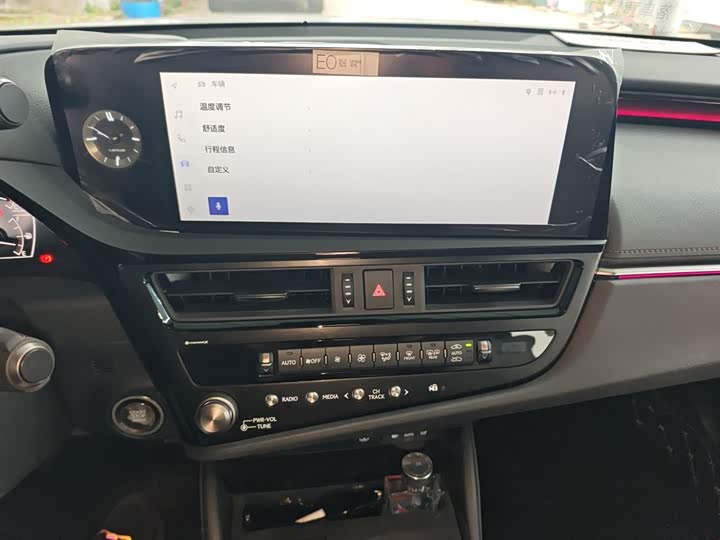 Фото 15 - Lexus ES