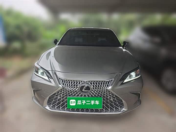 Фото 3 - Lexus ES
