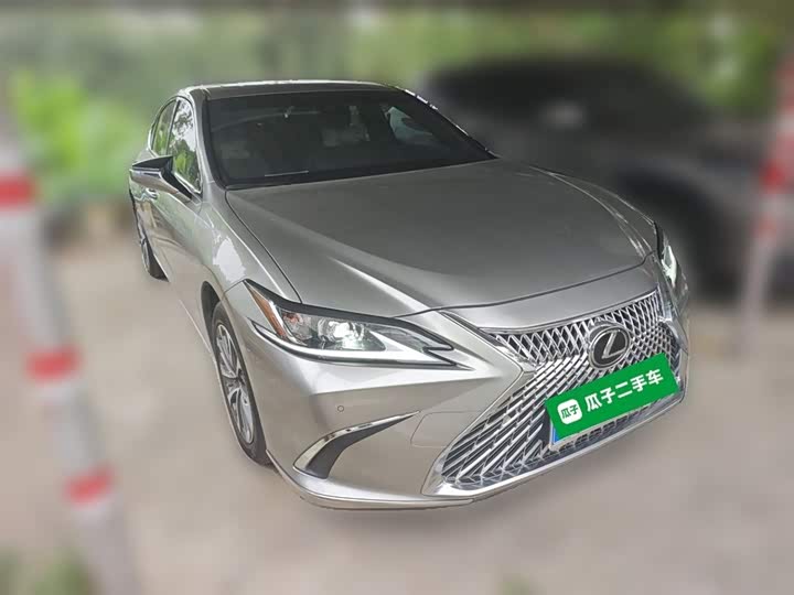 Фото 4 - Lexus ES