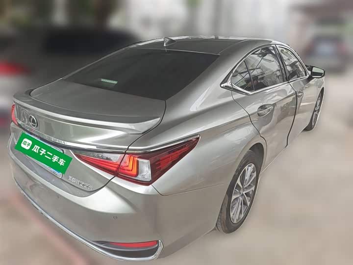 Фото 7 - Lexus ES