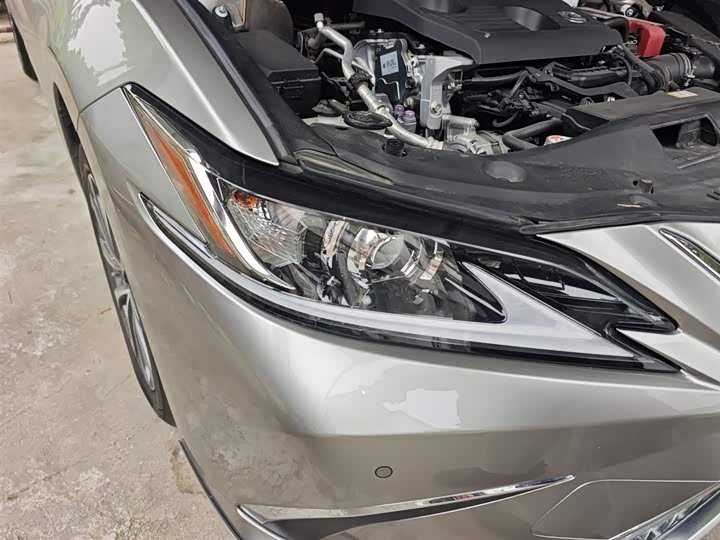 Фото 8 - Lexus ES