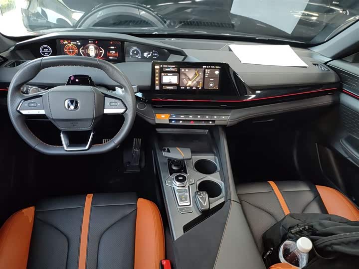 Фото 10 - Changan UNI-V