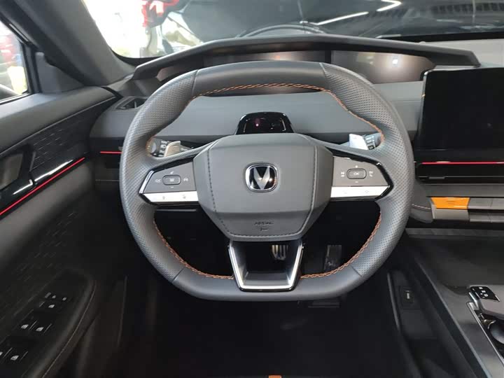 Фото 11 - Changan UNI-V