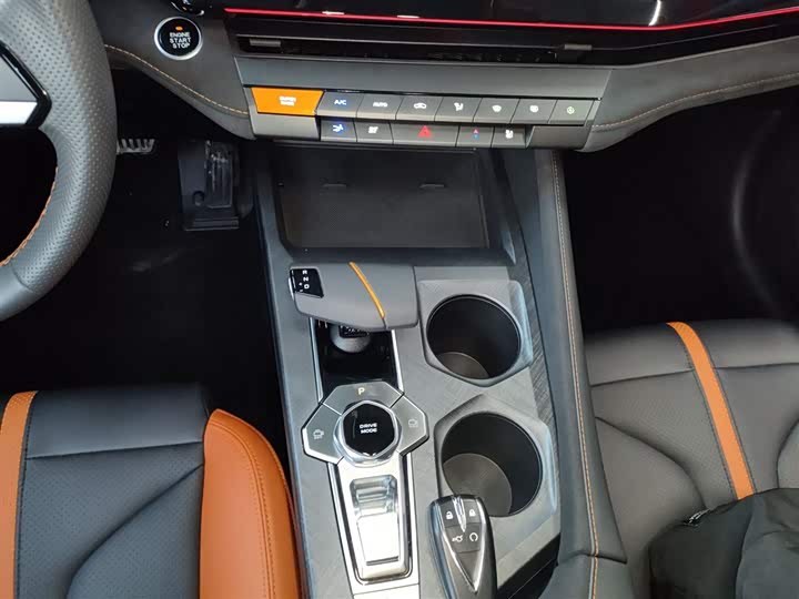 Фото 14 - Changan UNI-V