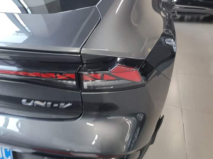 Фото 8 - Changan UNI-V