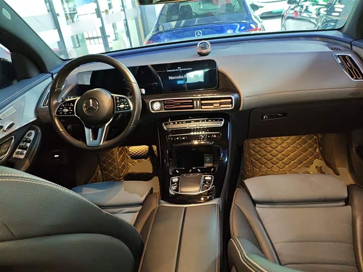 Фото 10 - Mercedes-Benz EQC