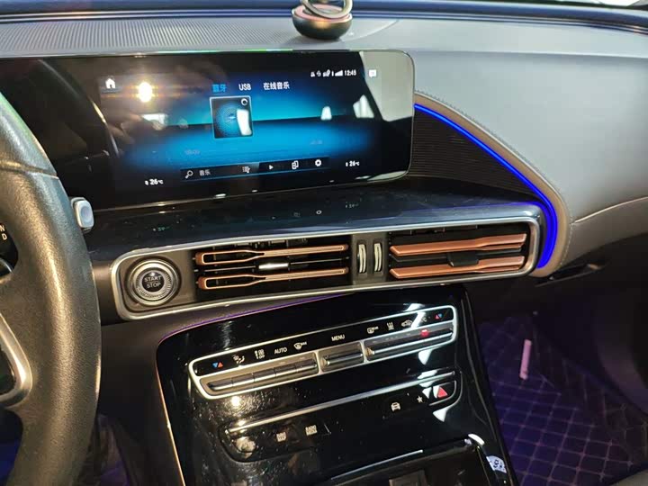 Фото 13 - Mercedes-Benz EQC