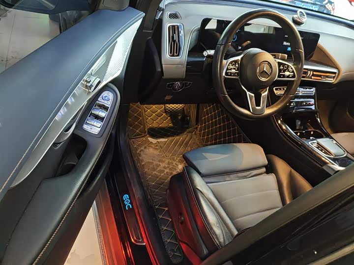 Фото 16 - Mercedes-Benz EQC