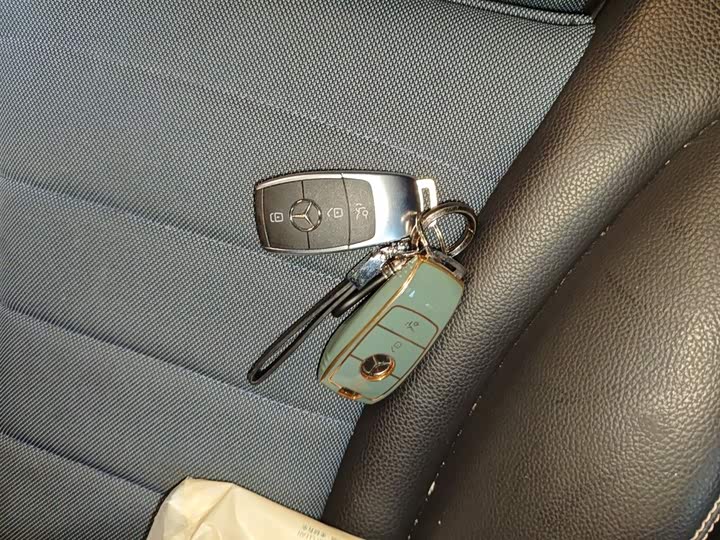 Фото 9 - Mercedes-Benz EQC