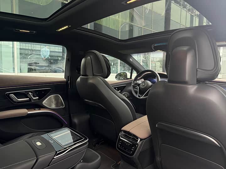 Фото 10 - Mercedes-Benz EQS