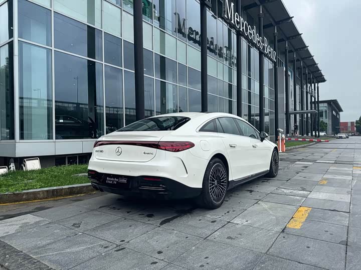 Фото 14 - Mercedes-Benz EQS