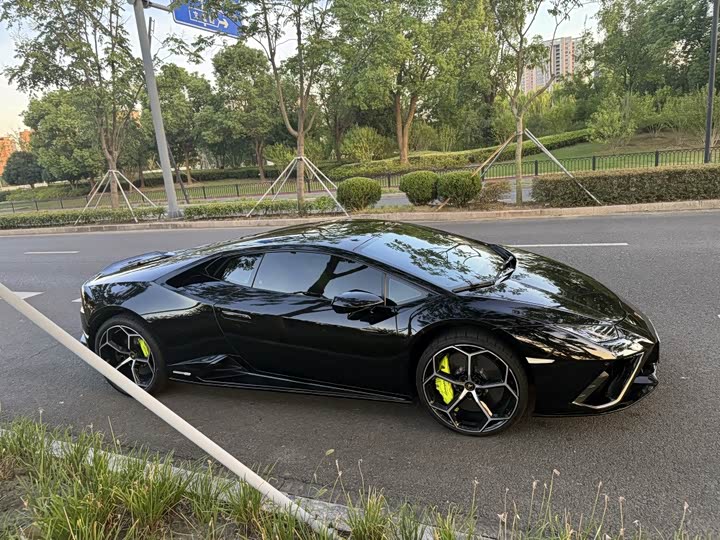 Фото 4 - Lamborghini Huracán