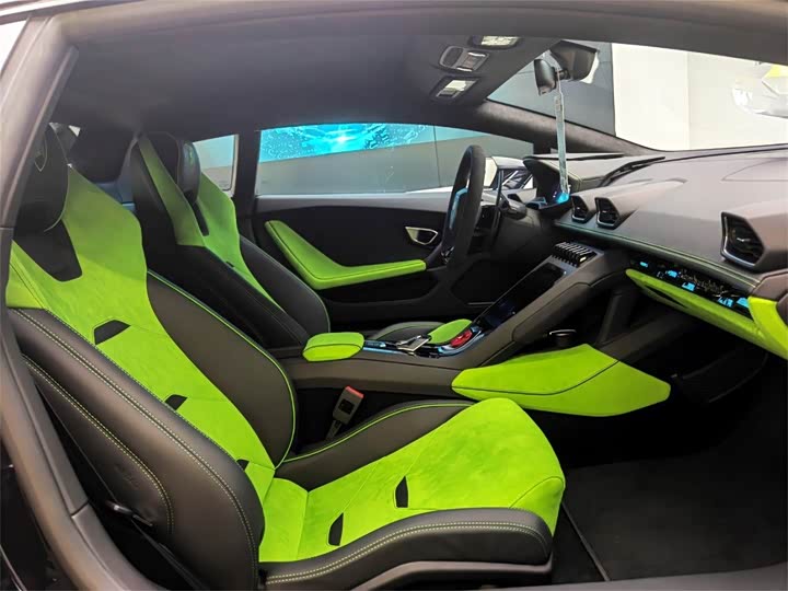 Фото 8 - Lamborghini Huracán